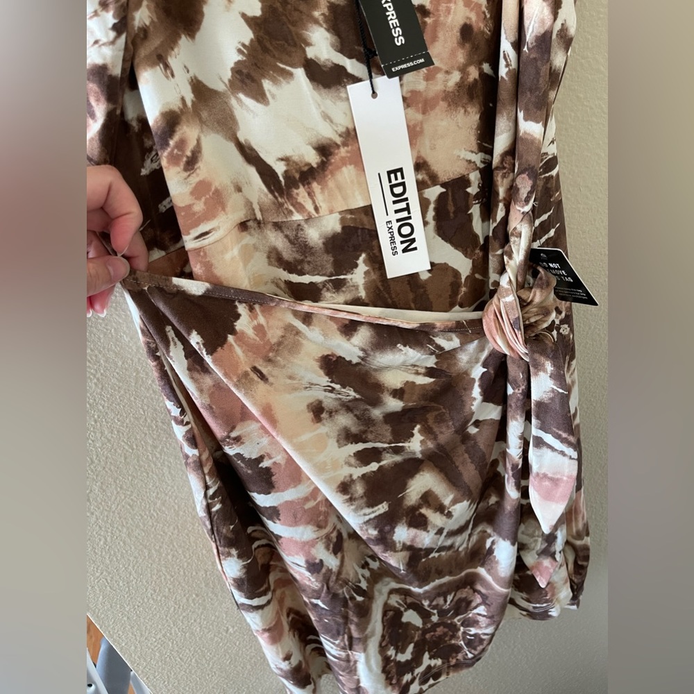 Express tie dye soft wrap dress - Picture 2 of 8